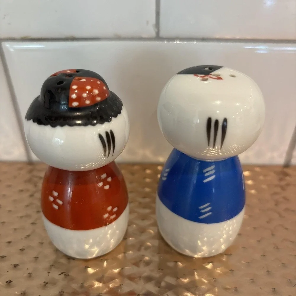 Vtg Retro MCM Kitschy Kokeshi Doll Salt‎ & Pepper Shakers Glaze Made In Japan